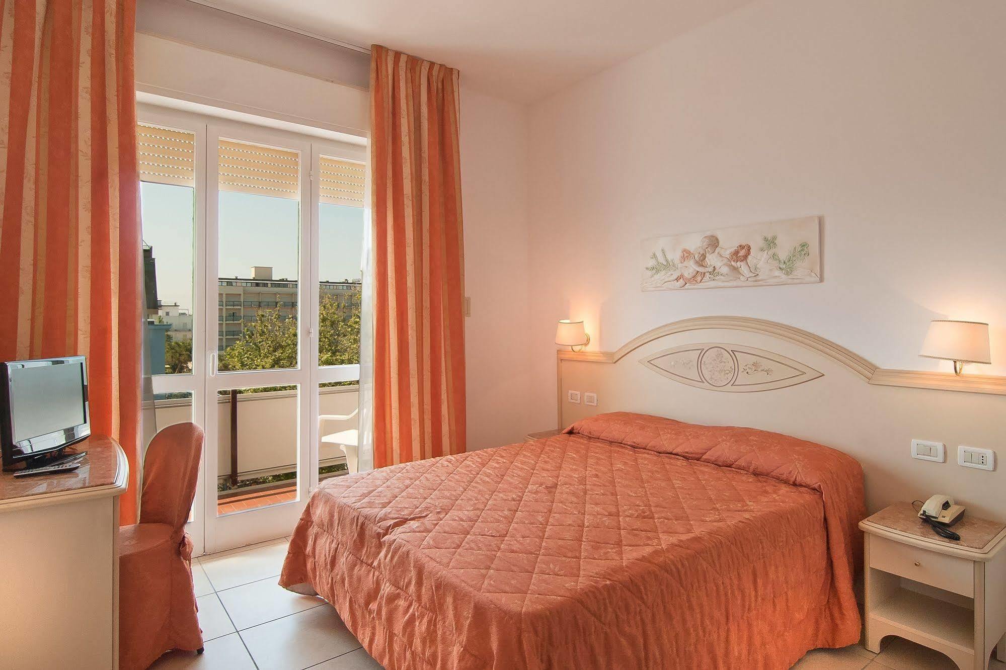 Hotel Mocambo Milano Marittima Buitenkant foto